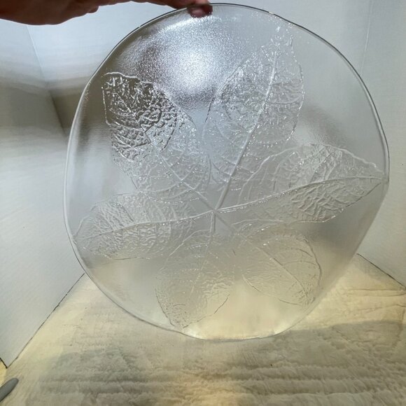 Beautiful Clear Glass Pressed Leaf Design Round Plate 13.5" Decorative Centerpie - Picture 9 of 10